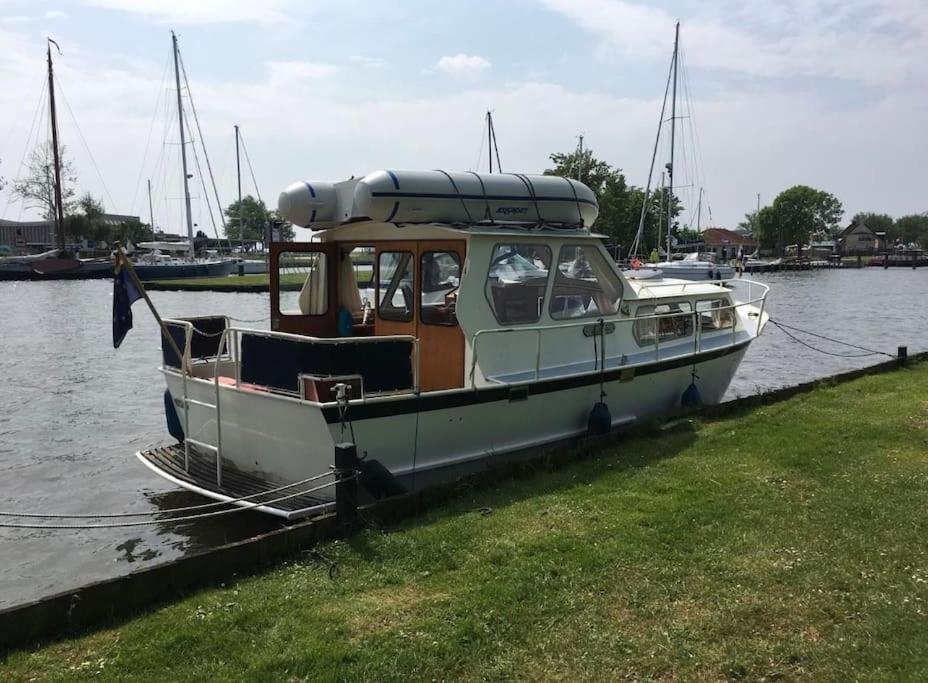 Suesses Motorboot - Bremen Ueberseestadt Exterior photo