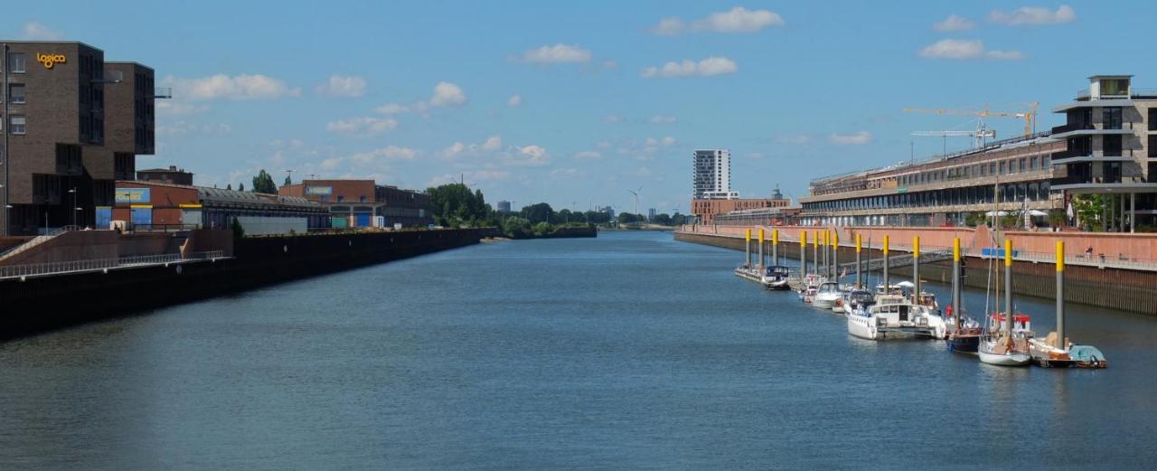 Suesses Motorboot - Bremen Ueberseestadt Exterior photo