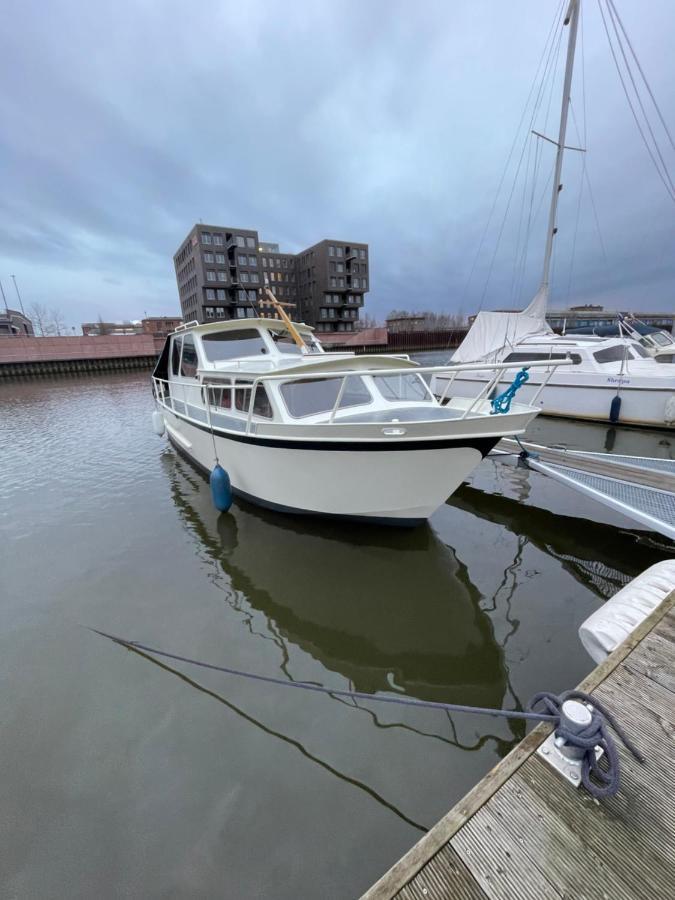 Suesses Motorboot - Bremen Ueberseestadt Exterior photo