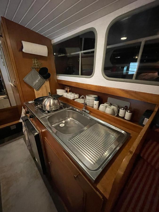 Suesses Motorboot - Bremen Ueberseestadt Exterior photo
